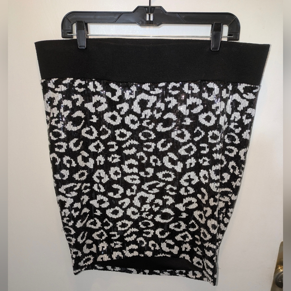 Torrid Sequin Black and White Animal Print Pencil Skirt Size 1 (14/16) - Picture 1 of 4